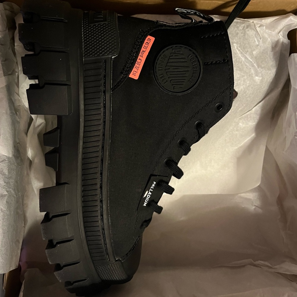 NWT Palladium HI TX All Black Boots Size 6.5 womens - Picture 5 of 5